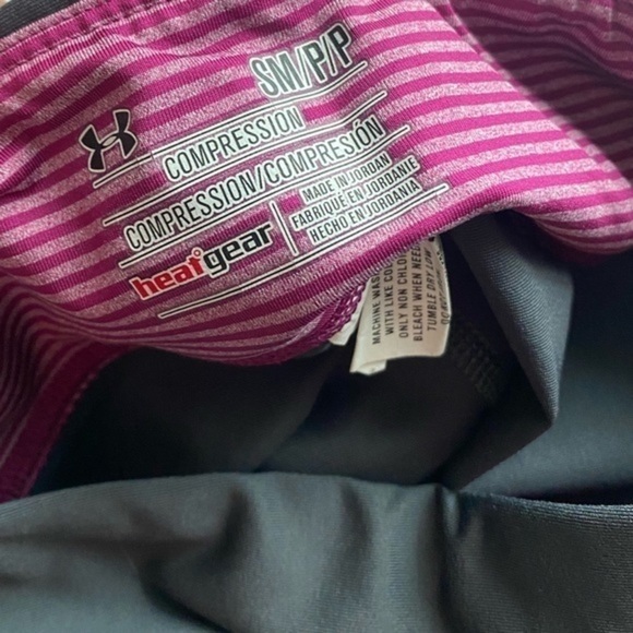 Under Armour • Grey Pink Workout Crops - Picture 3 of 3